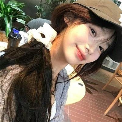 他从火光中走来